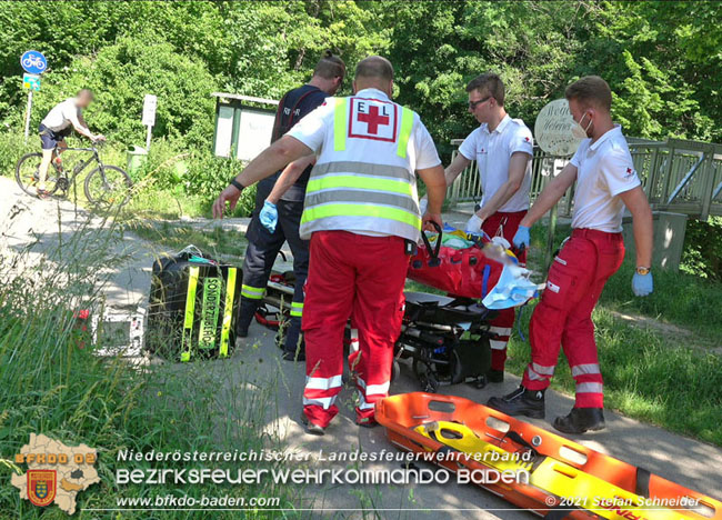 20210619 Feuerwehr untersttzt bei Rettungseinsatz beim Wegerl im Helenental   Foto:  Stefan Schneider