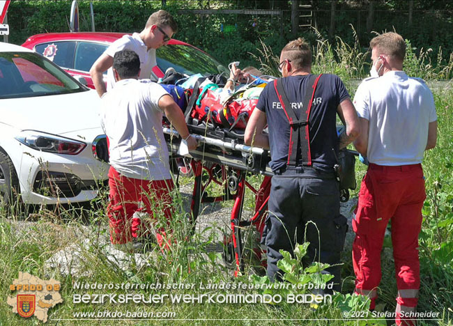 20210619 Feuerwehr untersttzt bei Rettungseinsatz beim Wegerl im Helenental   Foto:  Stefan Schneider