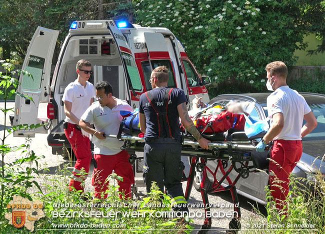 20210619 Feuerwehr untersttzt bei Rettungseinsatz beim Wegerl im Helenental   Foto:  Stefan Schneider