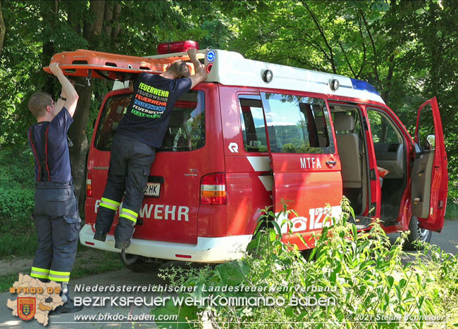 20210619 Feuerwehr untersttzt bei Rettungseinsatz beim Wegerl im Helenental   Foto:  Stefan Schneider