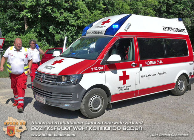 20210619 Feuerwehr untersttzt bei Rettungseinsatz beim Wegerl im Helenental   Foto:  Stefan Schneider