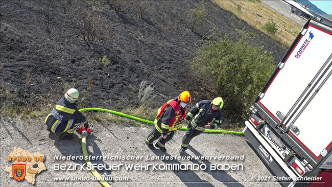20210710 Flurbrand im IZ Traiskirchen-Tribuswinkel Foto: © Stefan Schneider BFK Baden 20210710 Flurbrand im IZ Traiskirchen-Tribuswinkel Foto: © Stefan Schneider BFK Baden