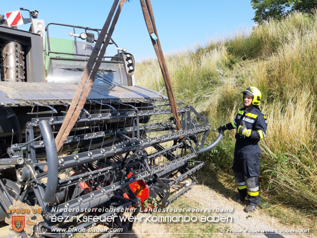 20210712 Bergung eines Mhdreschers in Leobersdorf   Foto:  Freiwillige Feuerwehr Leobersdorf