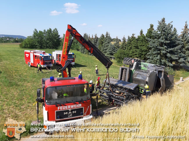 20210712 Bergung eines Mhdreschers in Leobersdorf   Foto:  Freiwillige Feuerwehr Leobersdorf