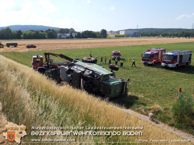 20210712 Bergung eines Mhdreschers in Leobersdorf   Foto:  Freiwillige Feuerwehr Leobersdorf