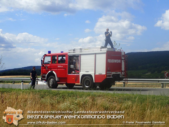20210716 Verkehrsunfall auf der B212 bei Gainfarn  Foto:  Freiwillige Feuerwehr Gainfarn