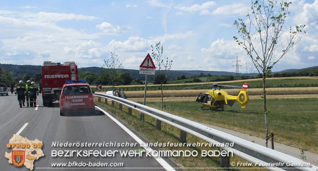 20210716 Verkehrsunfall auf der B212 bei Gainfarn  Foto:  Freiwillige Feuerwehr Gainfarn