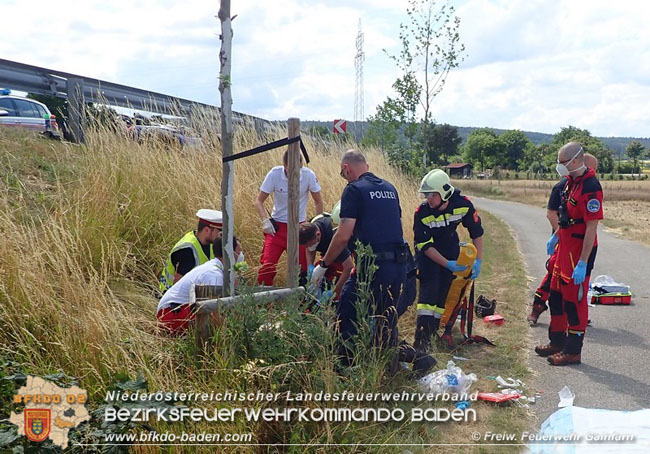 20210716 Verkehrsunfall auf der B212 bei Gainfarn  Foto:  Freiwillige Feuerwehr Gainfarn