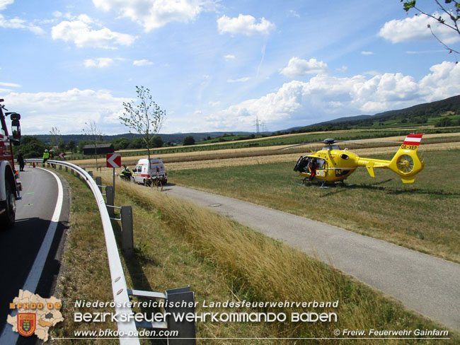 20210716 Verkehrsunfall auf der B212 bei Gainfarn  Foto:  Freiwillige Feuerwehr Gainfarn