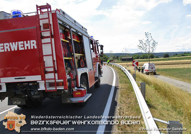 20210716 Verkehrsunfall auf der B212 bei Gainfarn  Foto:  Freiwillige Feuerwehr Gainfarn