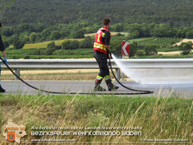 20210716 Verkehrsunfall auf der B212 bei Gainfarn  Foto:  Freiwillige Feuerwehr Gainfarn