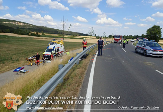 20210716 Verkehrsunfall auf der B212 bei Gainfarn  Foto:  Freiwillige Feuerwehr Gainfarn