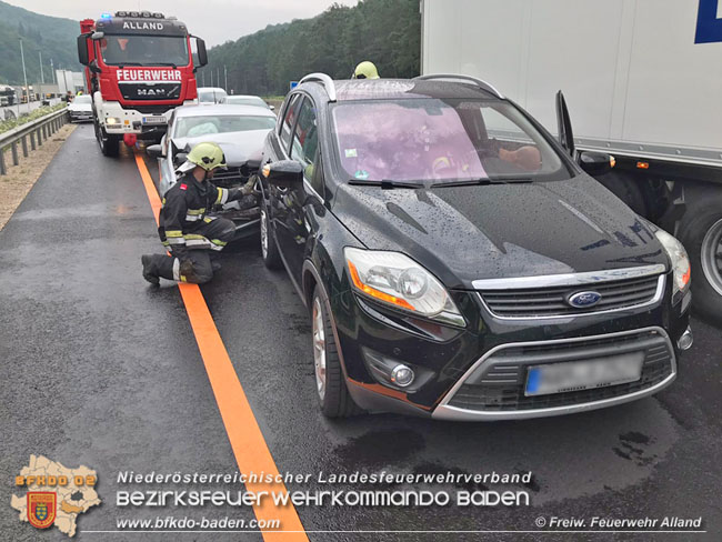 20210717 Verkehrsunfall auf der A21 im Baustellenbereich Alland  Foto:  Freiwillige Feuerwehr Alland 