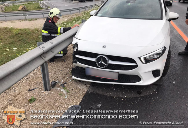 20210717 Verkehrsunfall auf der A21 im Baustellenbereich Alland  Foto:  Freiwillige Feuerwehr Alland 