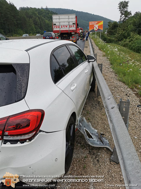 20210717 Verkehrsunfall auf der A21 im Baustellenbereich Alland  Foto:  Freiwillige Feuerwehr Alland 