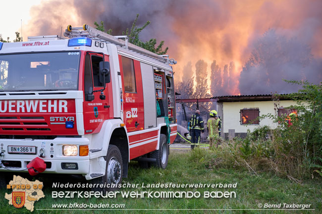 20210723 Feuerwehr-Großeinsatz bei Brand einer Halle in Kottingbrunn   Foto: © Bernd Taxberger