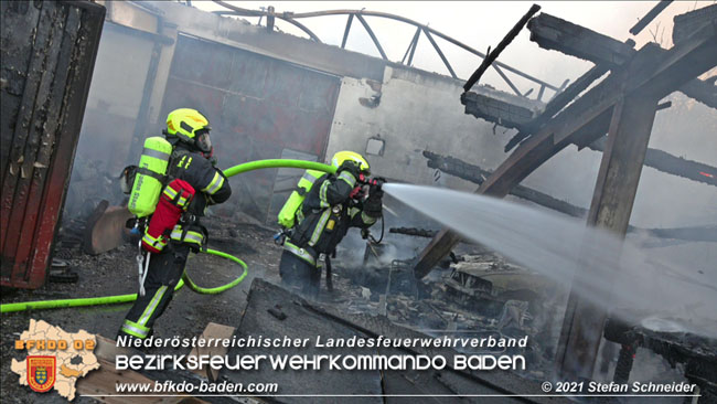 20210723 Feuerwehr-Groeinsatz bei Brand einer Halle in Kottingbrunn   Foto:  Stefan Schneider