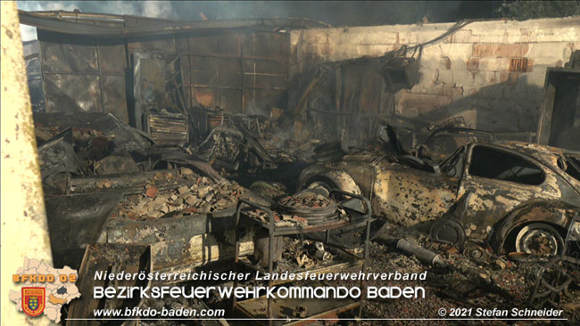 20210723 Feuerwehr-Großeinsatz bei Brand einer Halle in Kottingbrunn   Foto: © Stefan Schneider