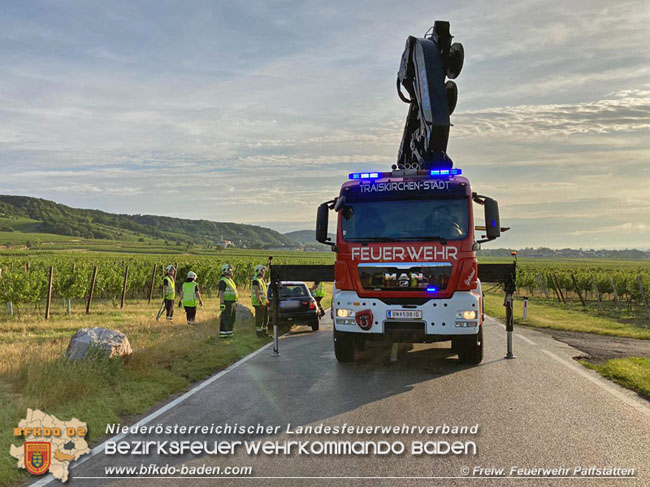 20210725 Verkehrsunfall zwischen zweier Kleinwagen auf der Weinbergstrae zwischen Pfaffsttten und Gumpoldskirchen  Foto:  Freiwillige Feuerwehr Pfaffsttten