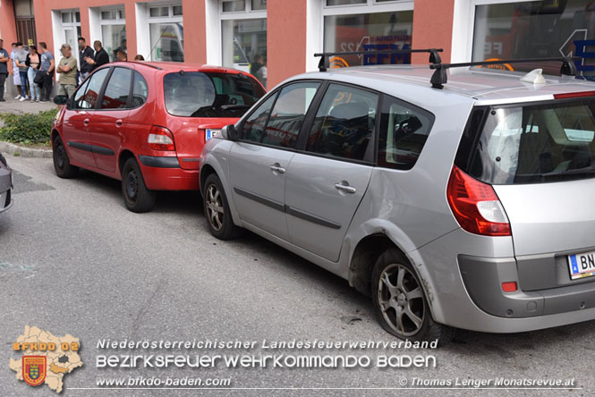 20210829 Fahrzeugüberschlag mitten im Ortsgebiet Pottendorf Foto: © Thomas Lenger Monatsrevue.at 20210829 Fahrzeugüberschlag mitten im Ortsgebiet Pottendorf Foto: © Thomas Lenger Monatsrevue.at