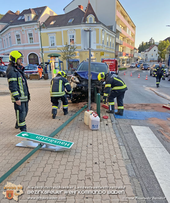 20210903 Verkehrsunfall im Berndorfer Stadtzentrum  Foto:  M. Gebhart FF Berndorf-Stadt