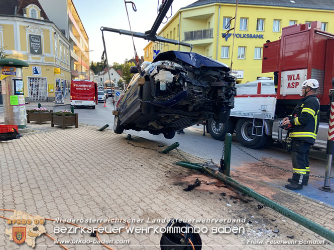 20210903 Verkehrsunfall im Berndorfer Stadtzentrum  Foto:  M. Gebhart FF Berndorf-Stadt