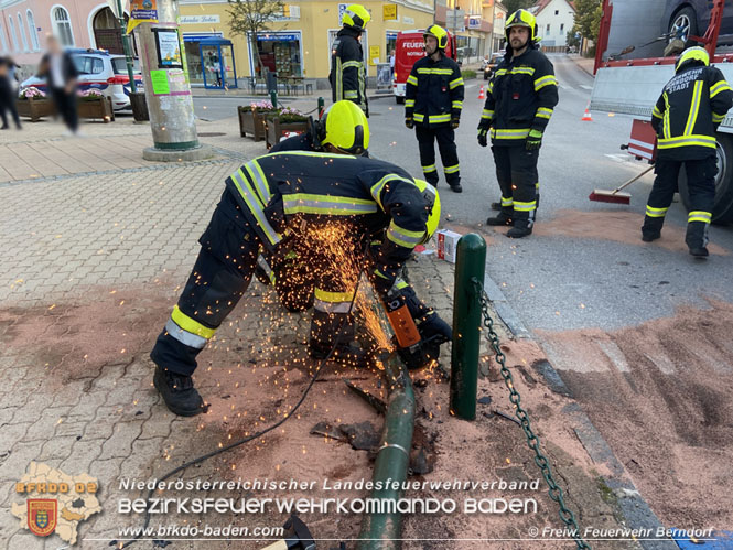 20210903 Verkehrsunfall im Berndorfer Stadtzentrum  Foto:  M. Gebhart FF Berndorf-Stadt