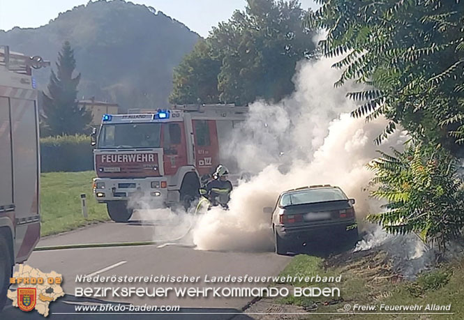 20210903 Fahrzeugbrand zwischen Mayerling und Sattelbach  Foto:  Freiwillige Feuerwehr Alland