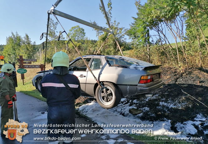 20210903 Fahrzeugbrand zwischen Mayerling und Sattelbach  Foto:  Freiwillige Feuerwehr Alland