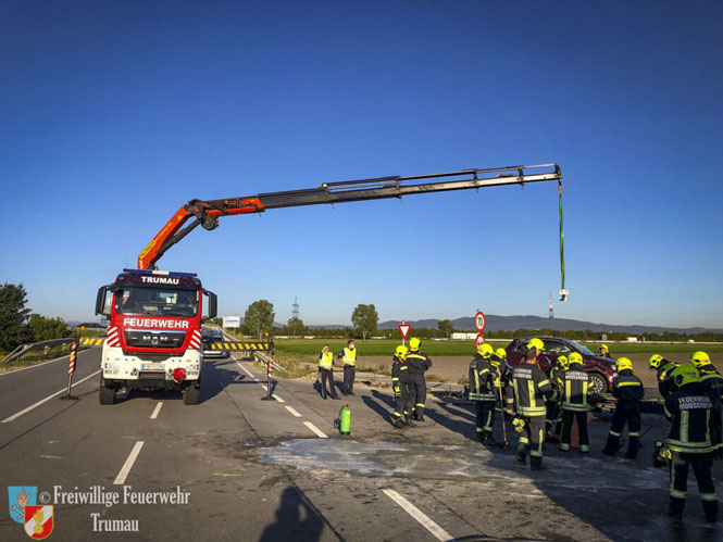 20210909 Verkehrsunfall Trumau - Moosbrunn  Foto: © Freiwillige Feuerwehr Trumau