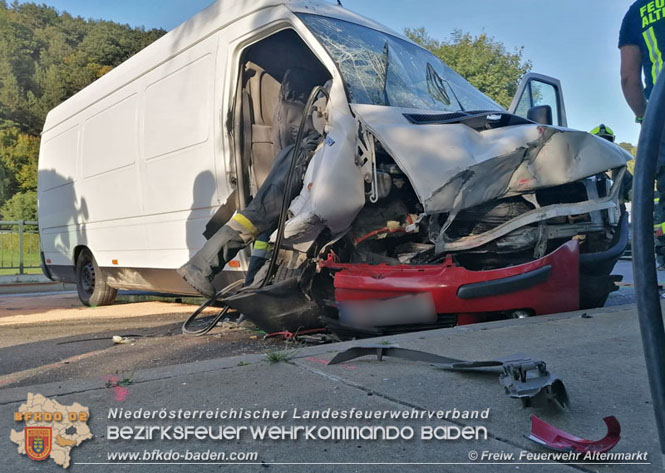 20210910 Schwerer Verkehrsunfall auf der B18 bei Altenmarkt/Thenneberg  Foto:  Freiwillige Feuerwehr Altenmarkt/Triesting