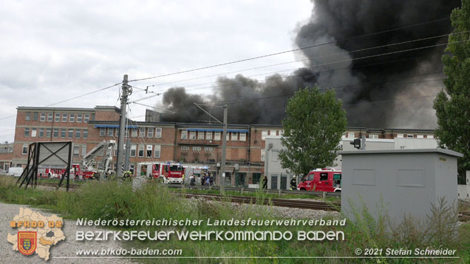 20210921 B4 Großbrand im Gewerbepark Traiskirchen 20210921 B4 Großbrand im Gewerbepark Traiskirchen