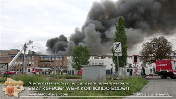 20210921 B4 Großbrand im Gewerbepark Traiskirchen 20210921 B4 Großbrand im Gewerbepark Traiskirchen