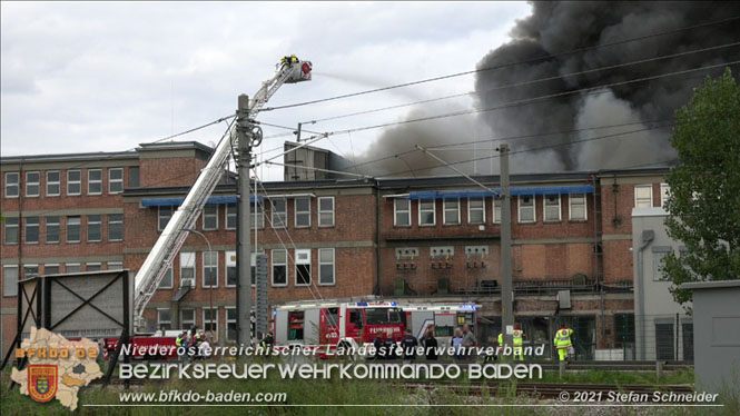 20210921 B4 Großbrand im Gewerbepark Traiskirchen 20210921 B4 Großbrand im Gewerbepark Traiskirchen