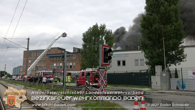 20210921 B4 Großbrand im Gewerbepark Traiskirchen 20210921 B4 Großbrand im Gewerbepark Traiskirchen