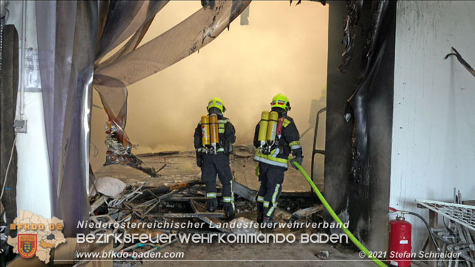 20210921 B4 Großbrand im Gewerbepark Traiskirchen 20210921 B4 Großbrand im Gewerbepark Traiskirchen