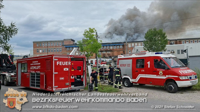 20210921 B4 Großbrand im Gewerbepark Traiskirchen 20210921 B4 Großbrand im Gewerbepark Traiskirchen
