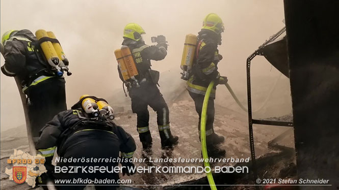 20210921 B4 Großbrand im Gewerbepark Traiskirchen 20210921 B4 Großbrand im Gewerbepark Traiskirchen