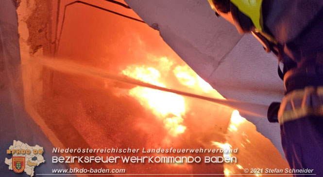 20210921 B4 Großbrand im Gewerbepark Traiskirchen 20210921 B4 Großbrand im Gewerbepark Traiskirchen