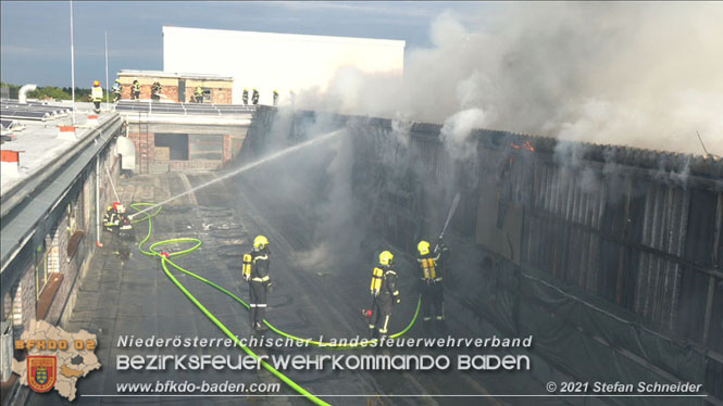 20210921 B4 Großbrand im Gewerbepark Traiskirchen 20210921 B4 Großbrand im Gewerbepark Traiskirchen