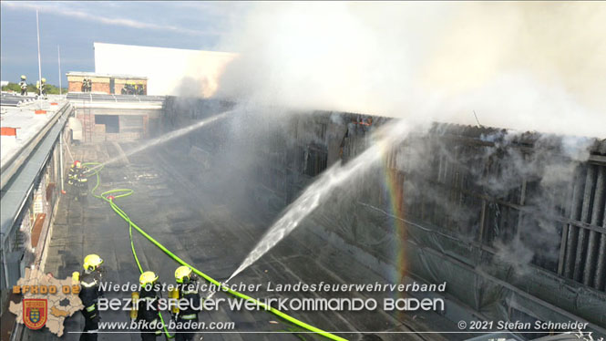 20210921 B4 Großbrand im Gewerbepark Traiskirchen 20210921 B4 Großbrand im Gewerbepark Traiskirchen