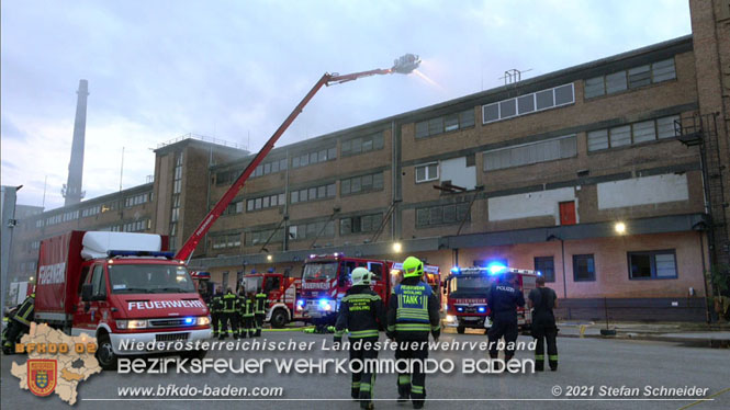 20210921 B4 Großbrand im Gewerbepark Traiskirchen 20210921 B4 Großbrand im Gewerbepark Traiskirchen