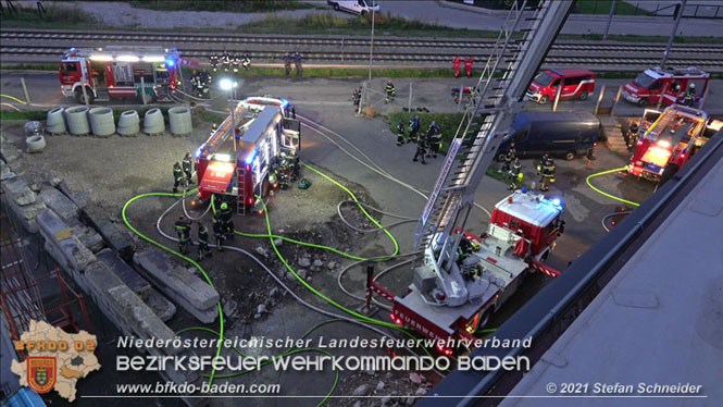 20210921 B4 Großbrand im Gewerbepark Traiskirchen 20210921 B4 Großbrand im Gewerbepark Traiskirchen