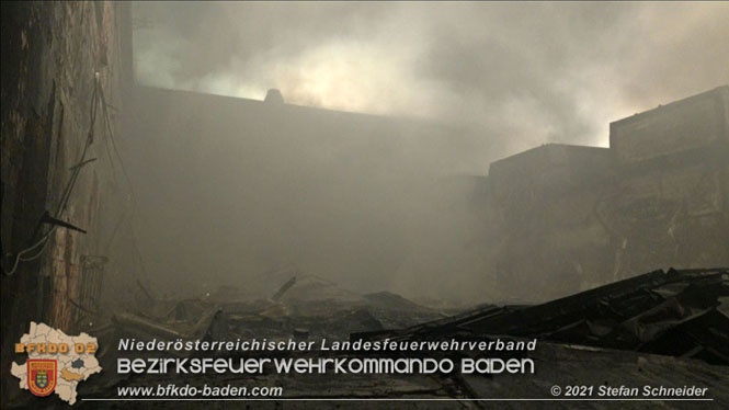 20210921 B4 Großbrand im Gewerbepark Traiskirchen 20210921 B4 Großbrand im Gewerbepark Traiskirchen