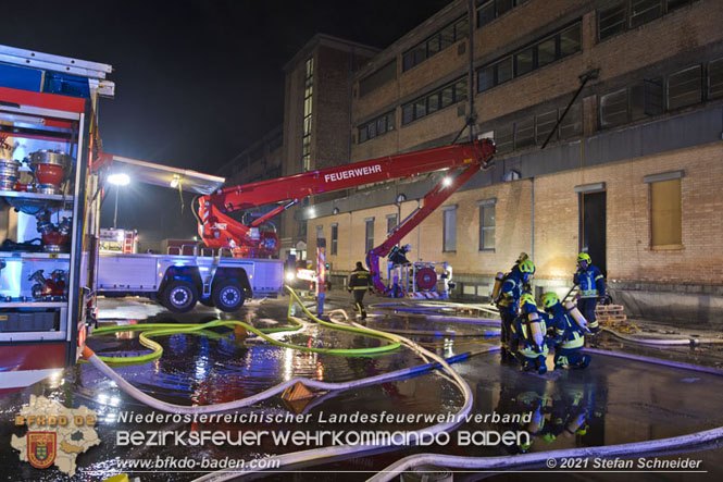 20210921 B4 Großbrand im Gewerbepark Traiskirchen 20210921 B4 Großbrand im Gewerbepark Traiskirchen