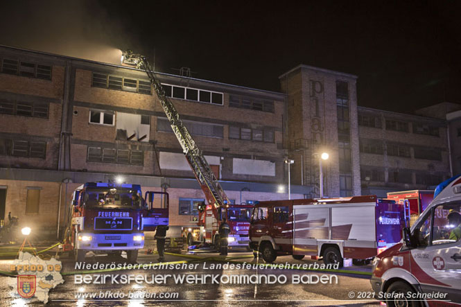20210921 B4 Großbrand im Gewerbepark Traiskirchen 20210921 B4 Großbrand im Gewerbepark Traiskirchen