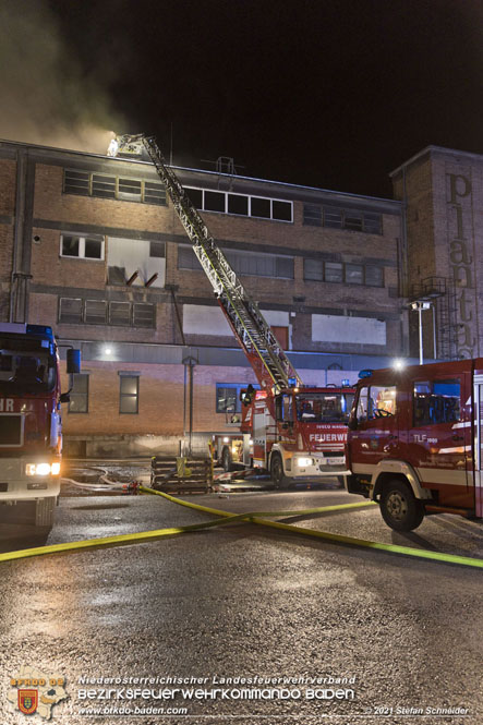20210921 B4 Großbrand im Gewerbepark Traiskirchen 20210921 B4 Großbrand im Gewerbepark Traiskirchen