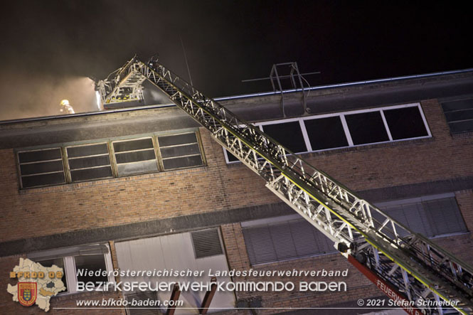 20210921 B4 Großbrand im Gewerbepark Traiskirchen 20210921 B4 Großbrand im Gewerbepark Traiskirchen