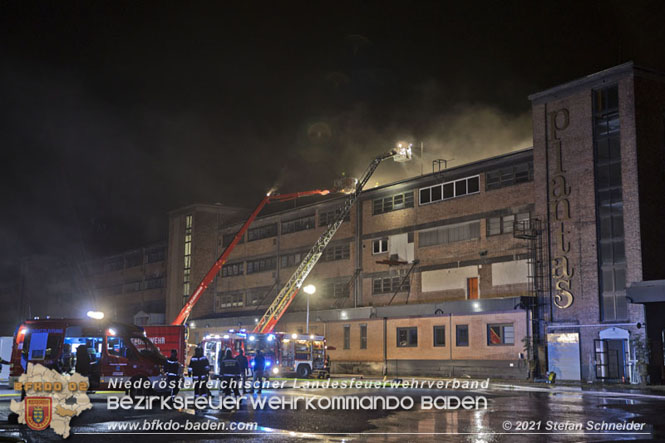 20210921 B4 Großbrand im Gewerbepark Traiskirchen 20210921 B4 Großbrand im Gewerbepark Traiskirchen