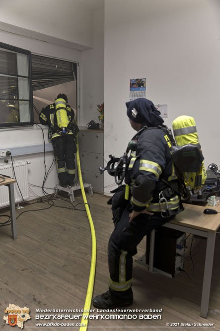 20210921 B4 Großbrand im Gewerbepark Traiskirchen 20210921 B4 Großbrand im Gewerbepark Traiskirchen